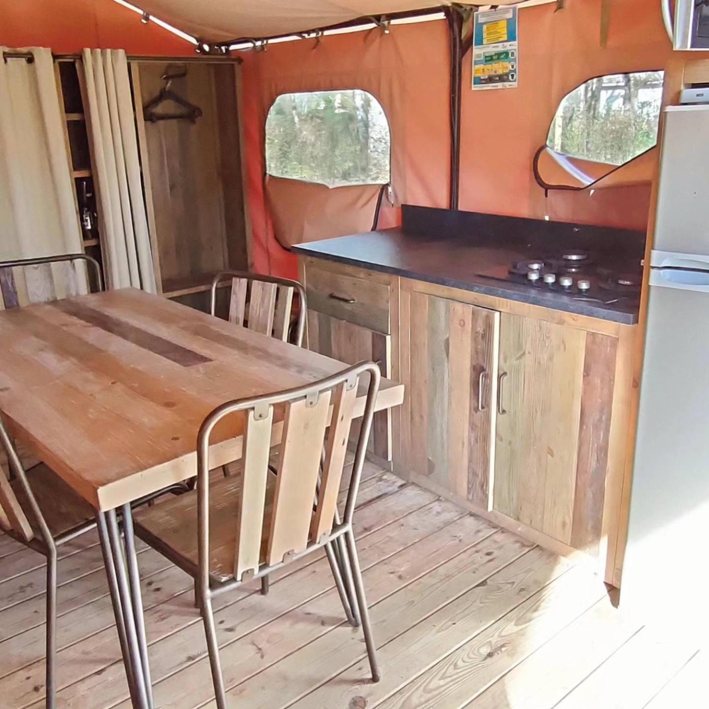 Camping Le Clos De La Lere Cayriech Eksteriør billede
